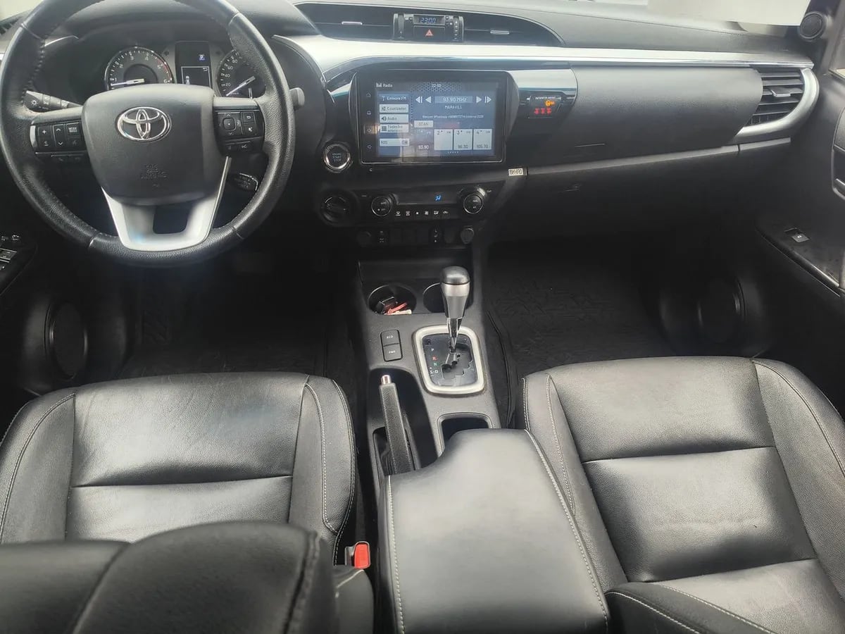 Toyota Hilux 2.8 Srv Diesel 4x4 Dob. Cab. At 4p año 2024