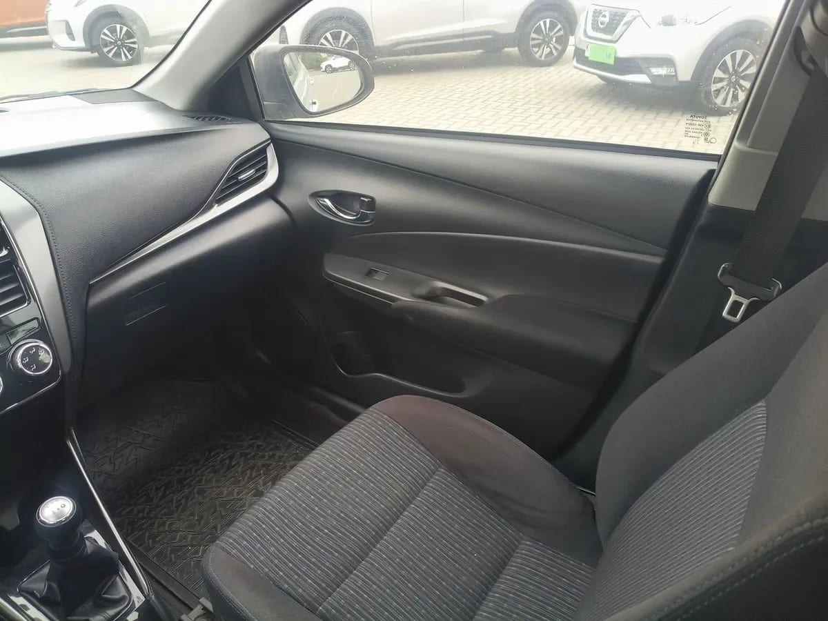 Toyota Yaris 1.5 Gli 4x2 Sdn Mt 4p año 2021