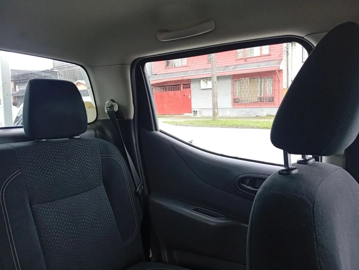 Nissan Np300 2.5 S 4x2 Dob. Cab. Mt 4p año 2018