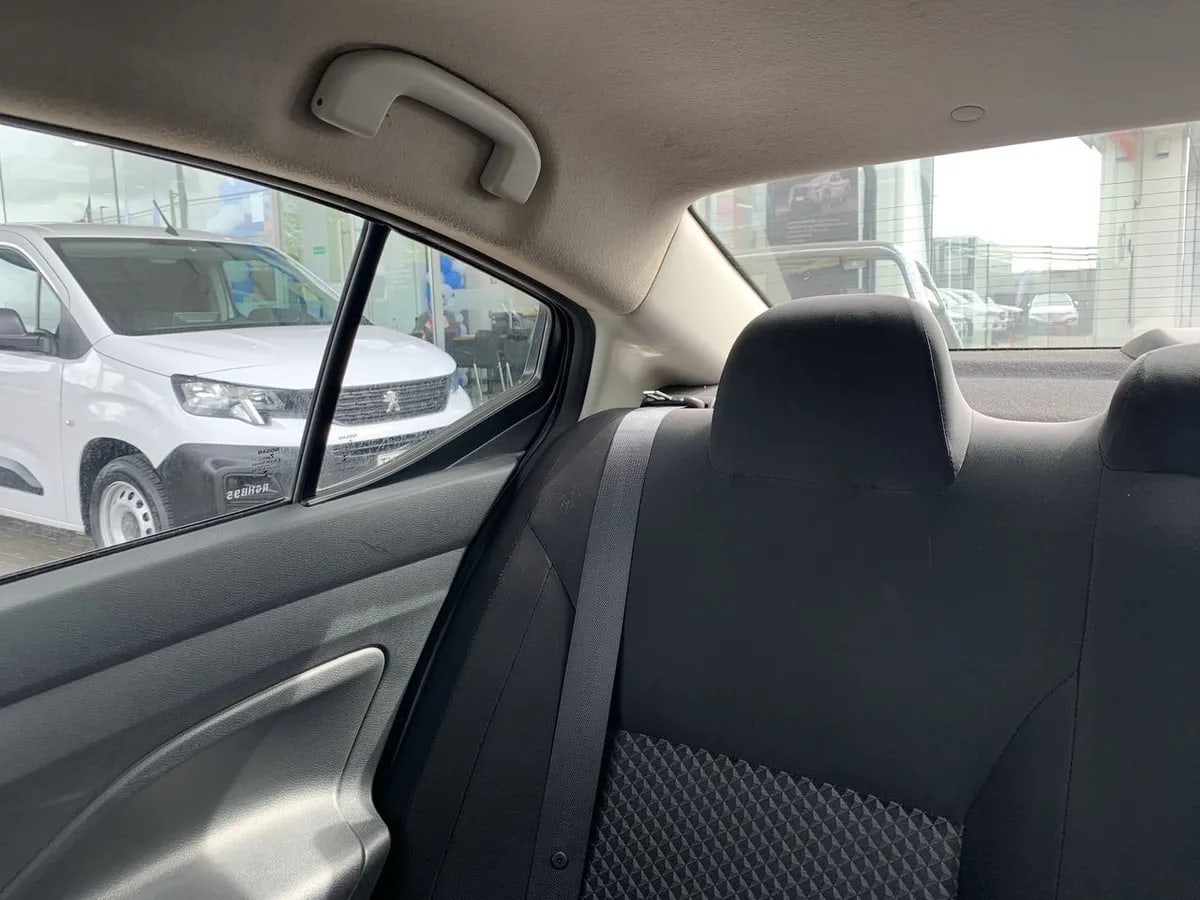 Nissan Versa 1.6 Sense 4x2 Mt 4p año 2022