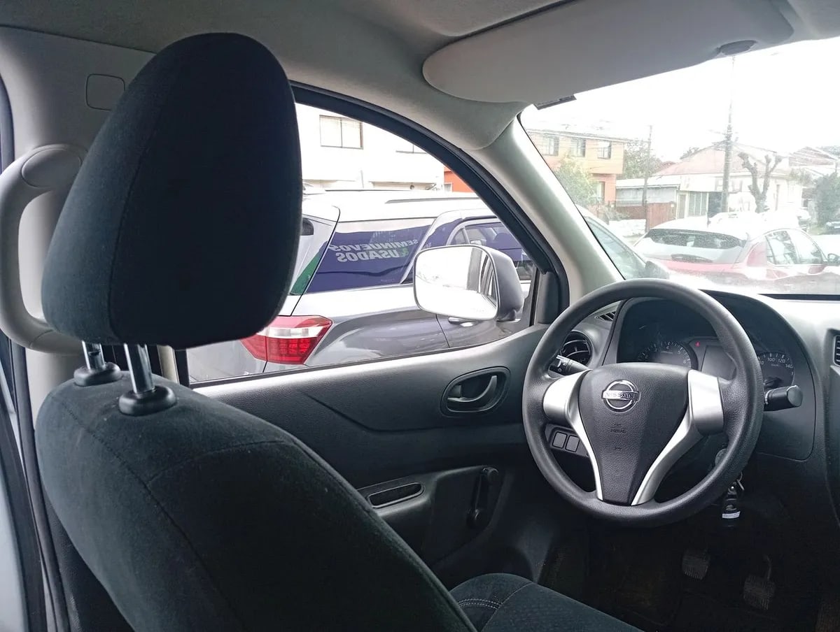 Nissan Np300 2.5 S 4x2 Dob. Cab. Mt 4p año 2018