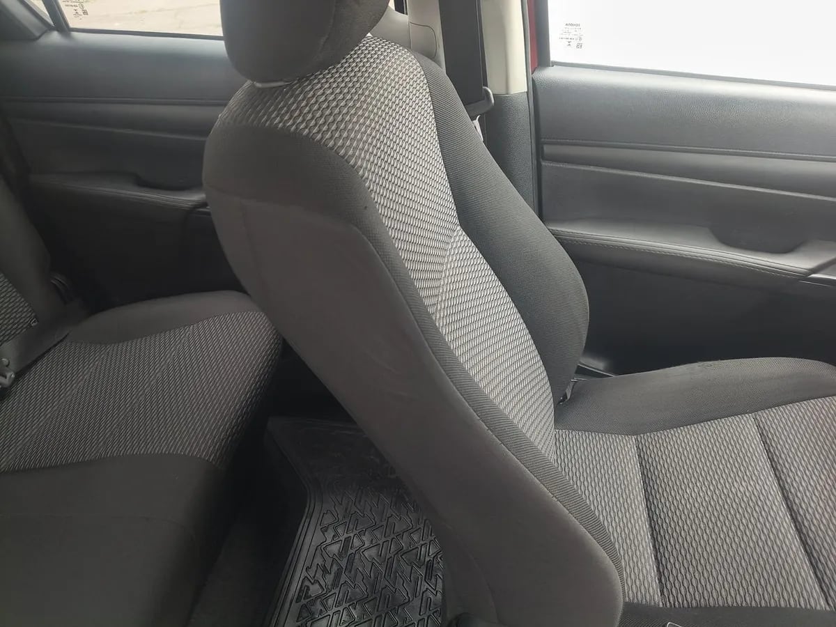 Toyota Hilux 2.4 Dx Diesel 4x4 Dob. Cab. 7ab Mt 4p año 2023