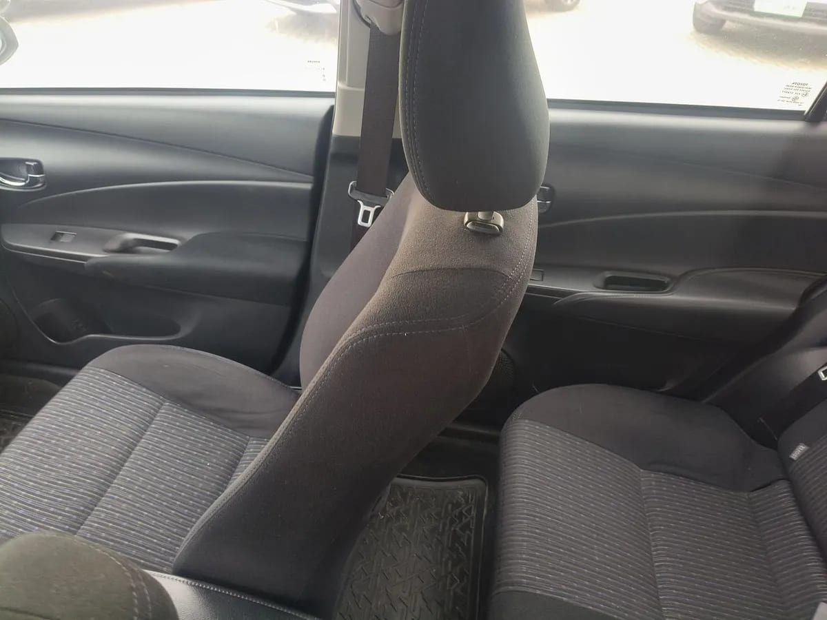 Toyota Yaris 1.5 Gli 4x2 Sdn Mt 4p año 2021