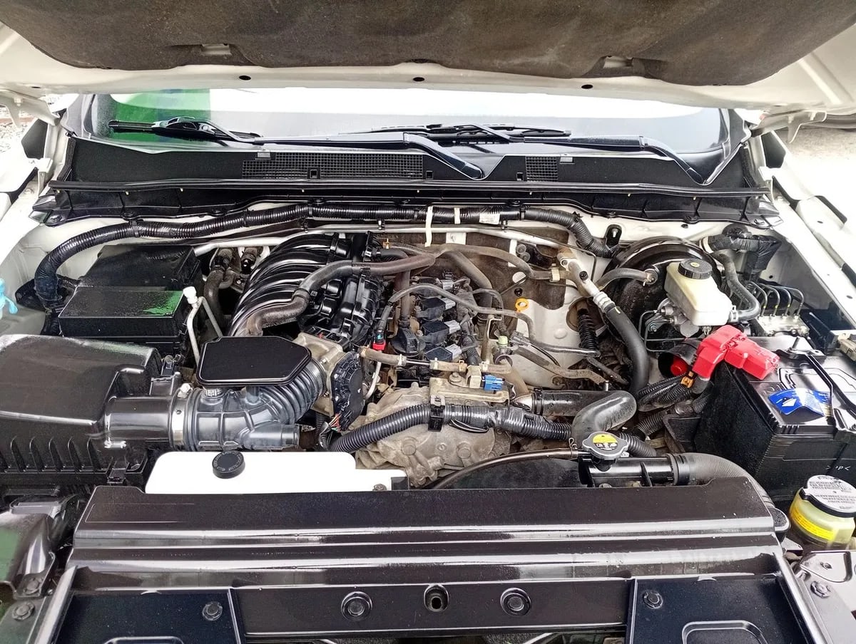 Nissan Np300 2.5 S 4x2 Dob. Cab. Mt 4p año 2018