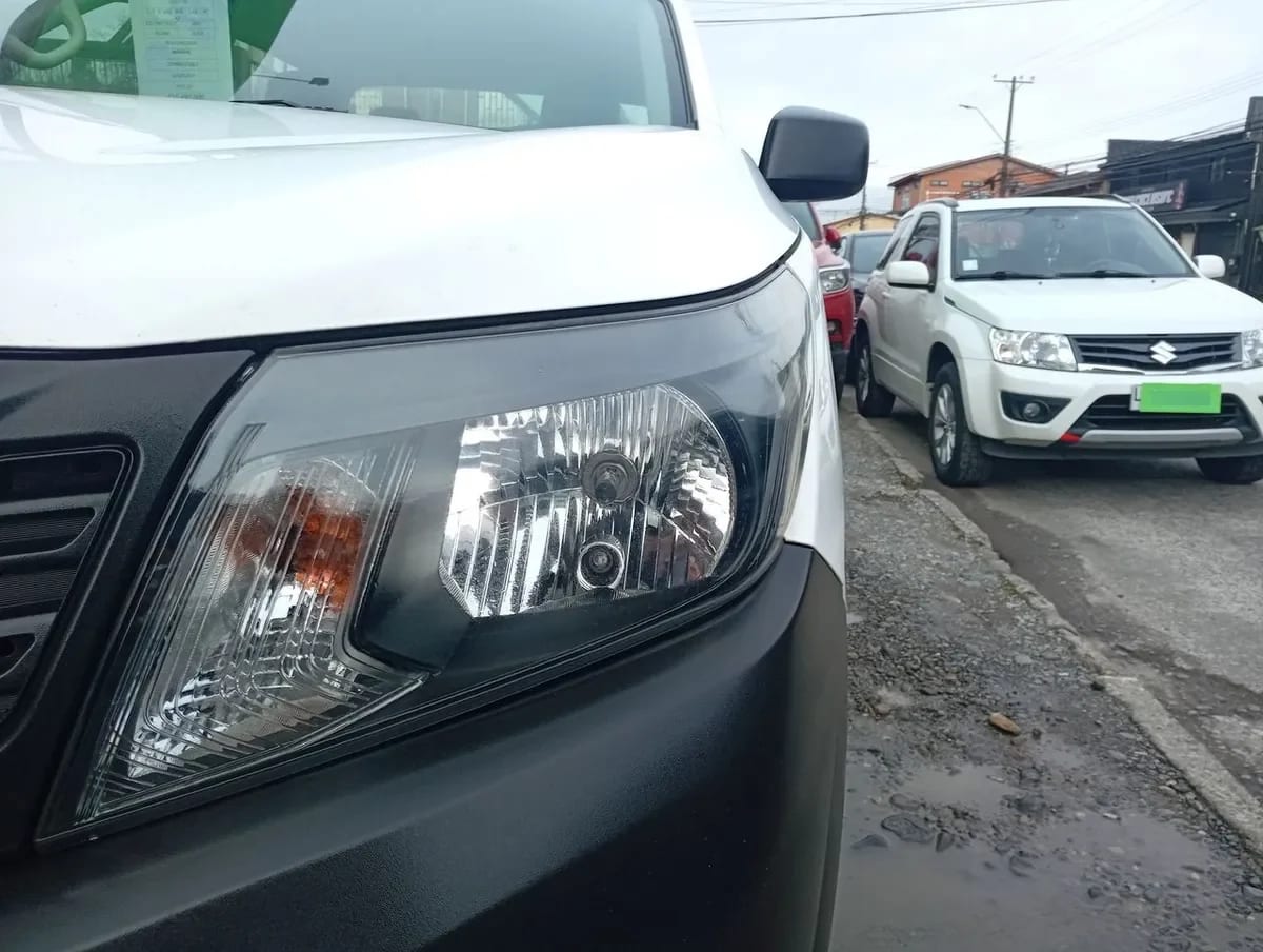 Nissan Np300 2.5 S 4x2 Dob. Cab. Mt 4p año 2018