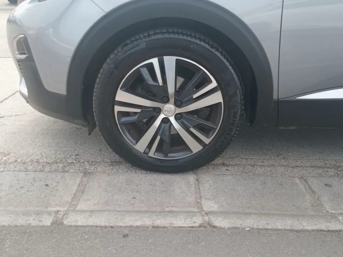 Peugeot 3008 1.5 Allure Bluehdi 4x2 130 Eat8 5p año 2020