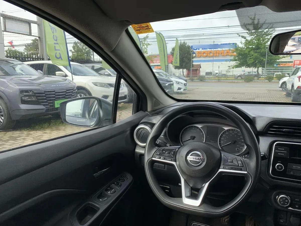Nissan Versa 1.6 Sense 4x2 Mt 4p año 2022