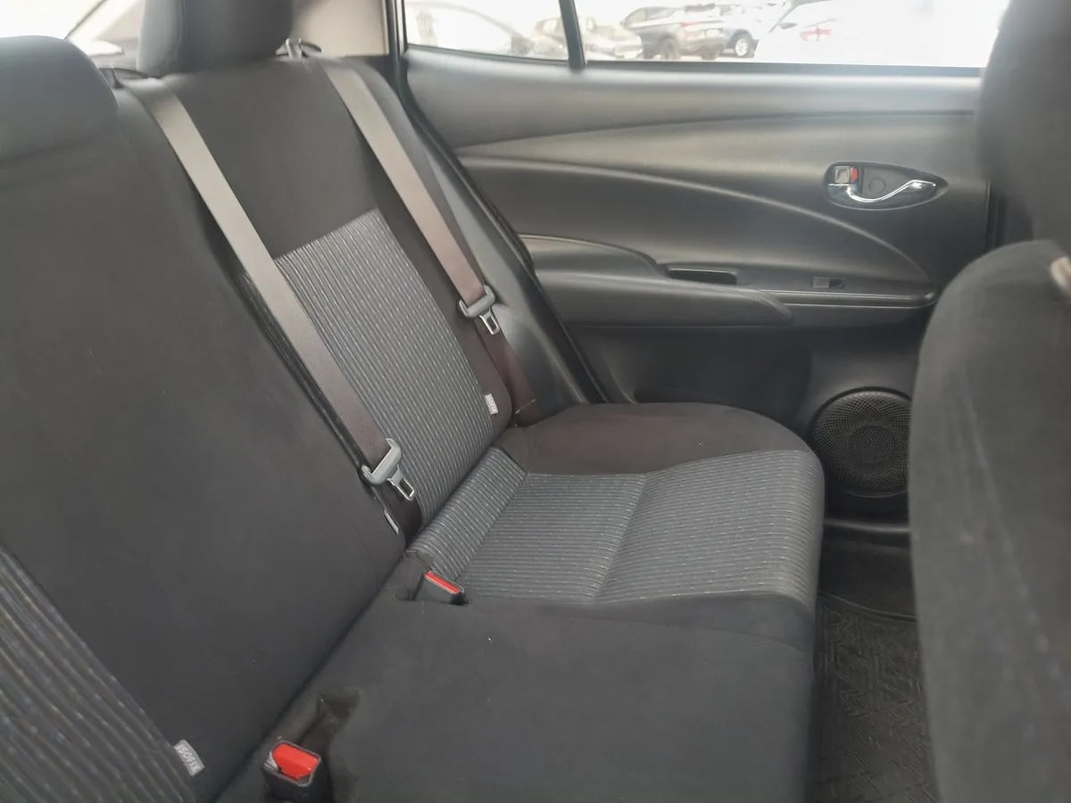 Toyota Yaris 1.5 Gli 4x2 Sdn Mt 4p año 2021