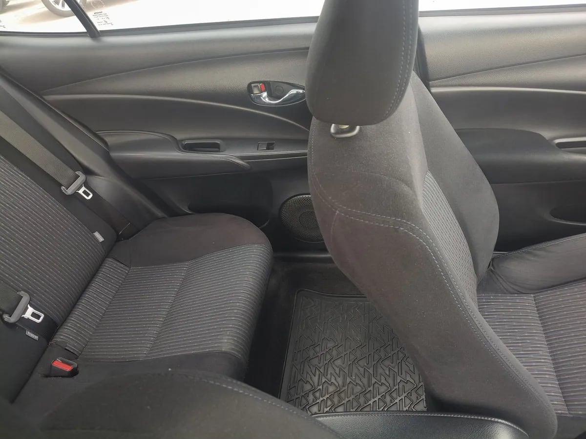 Toyota Yaris 1.5 Gli 4x2 Sdn Mt 4p año 2021
