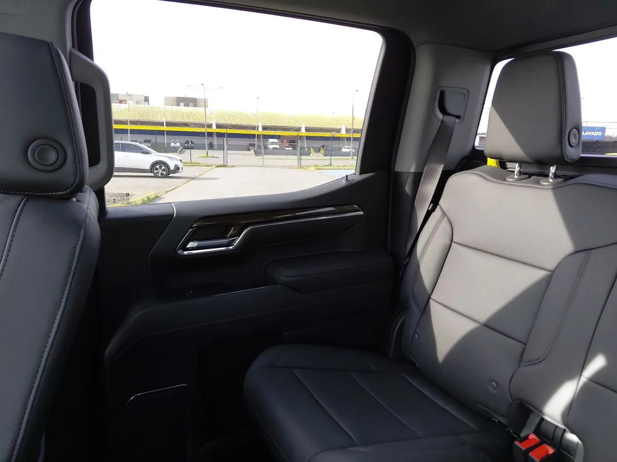 Chevrolet Silverado 5.3 Lt Trail Boss Z71 4x4 At 4p año 2026