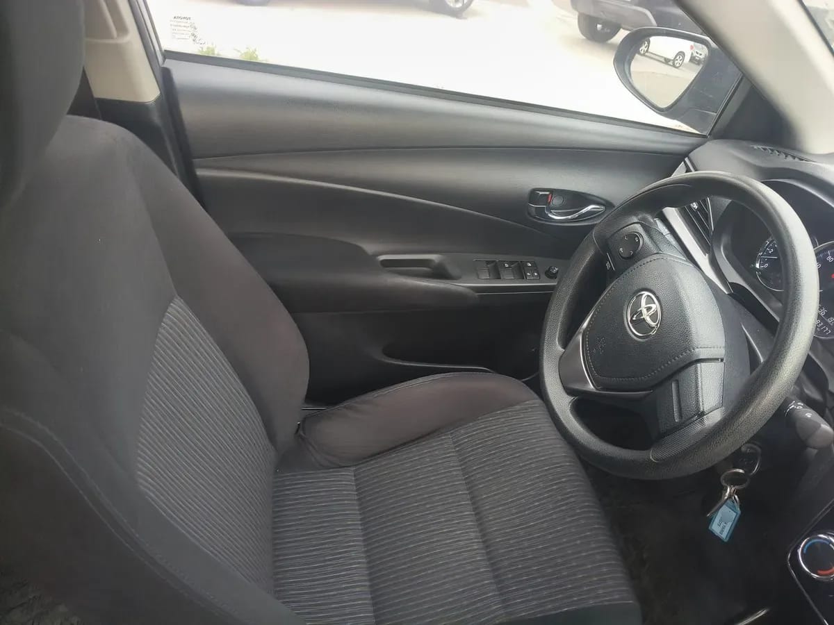 Toyota Yaris 1.5 Gli 4x2 Sdn Mt 4p año 2021