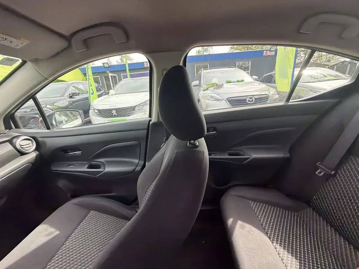 Nissan Versa 1.6 Sense 4x2 Mt 4p año 2023