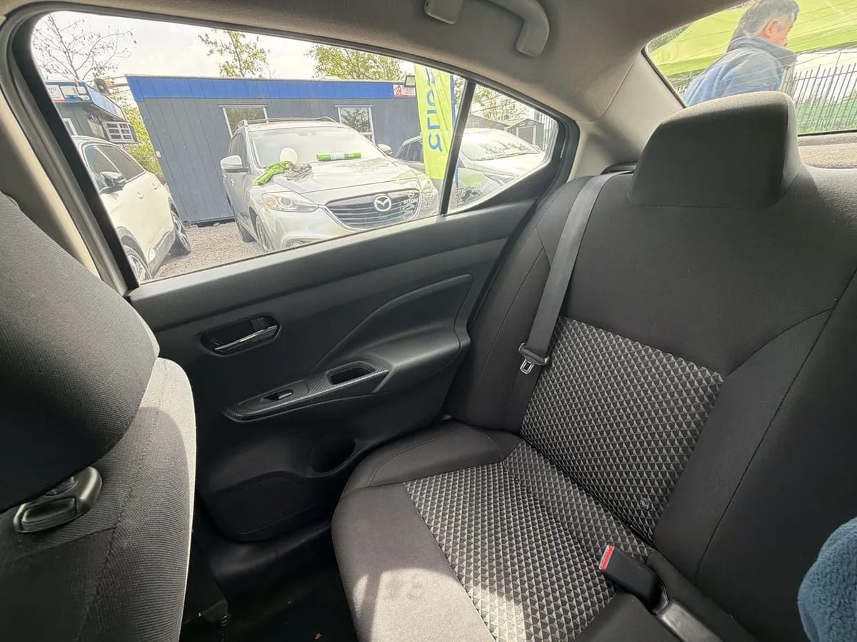 Nissan Versa 1.6 Sense 4x2 Mt 4p año 2023