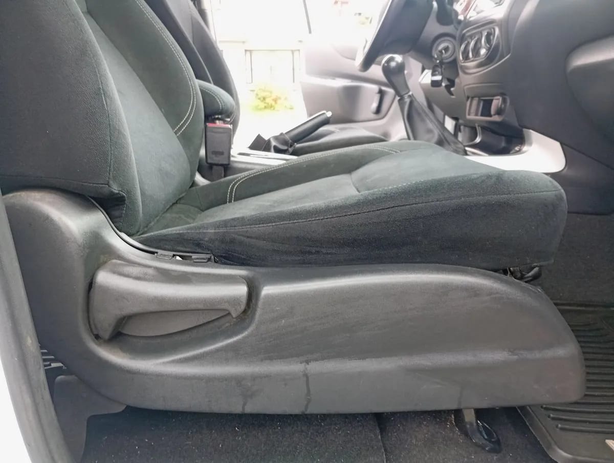 Nissan Np300 2.5 S 4x2 Dob. Cab. Mt 4p año 2018