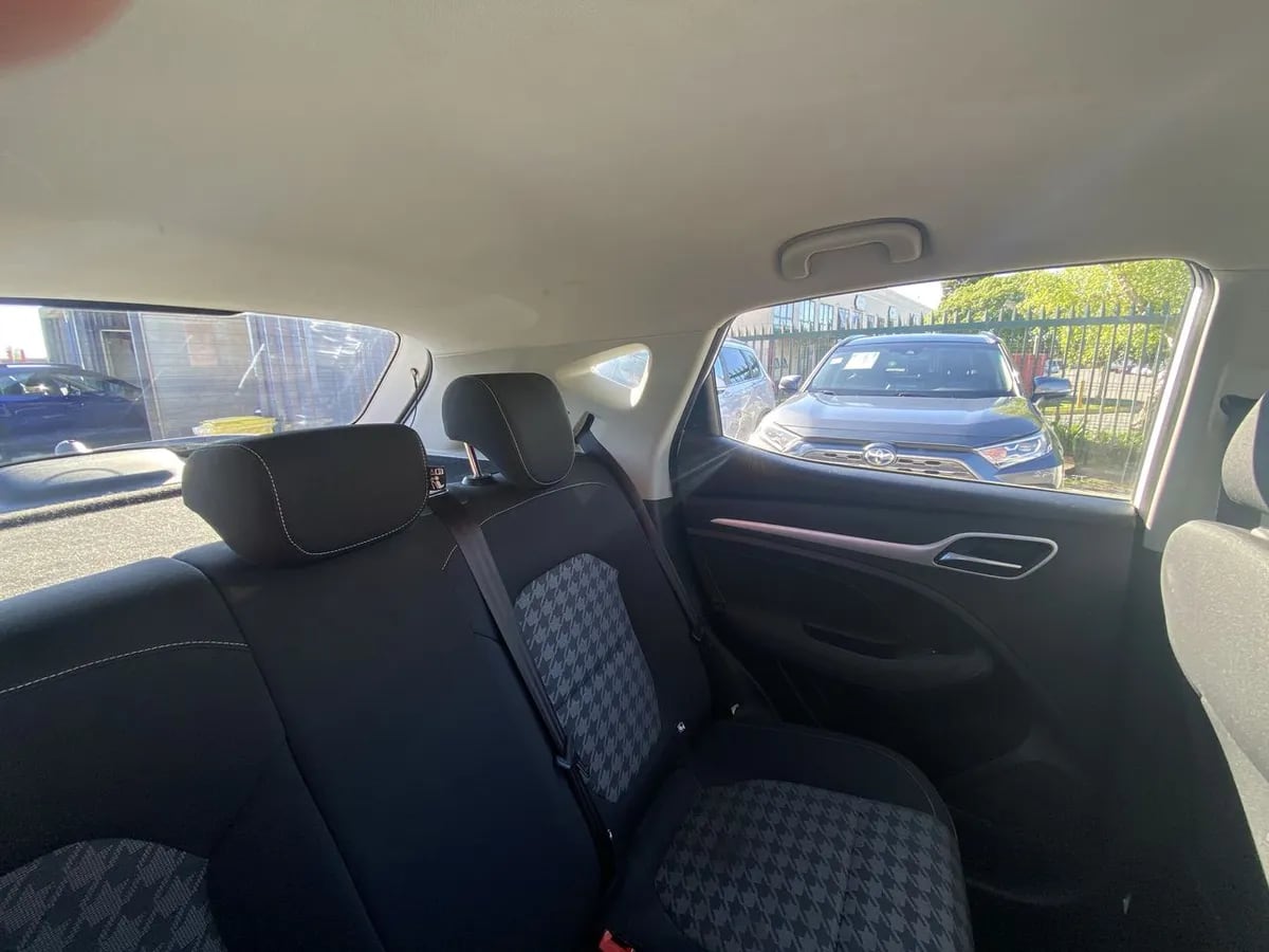 MG Mg Zs 1.5 Std 4x2 Mt 5p año 2024
