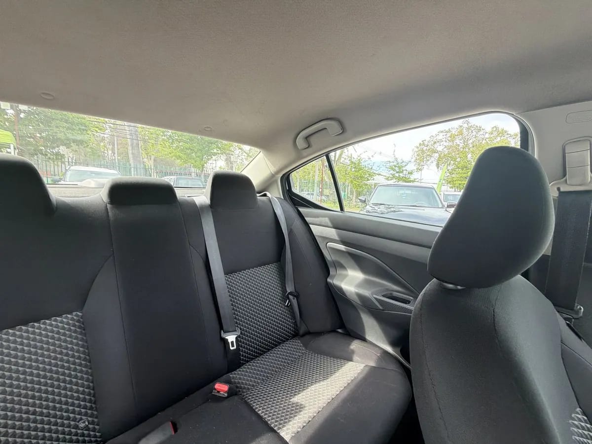 Nissan Versa 1.6 Sense 4x2 Mt 4p año 2023