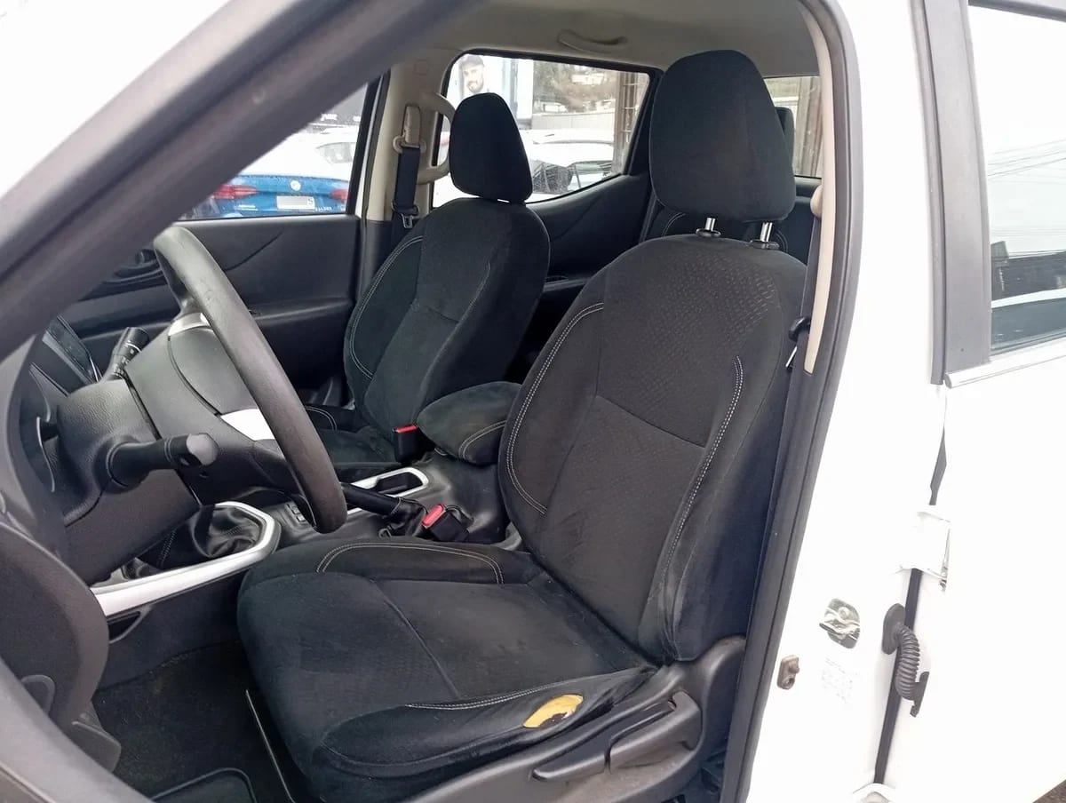 Nissan Np300 2.5 S 4x2 Dob. Cab. Mt 4p año 2018