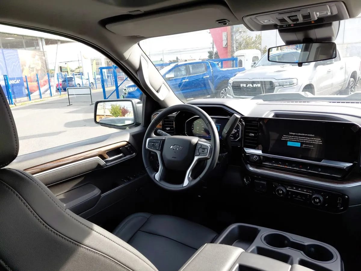 Chevrolet Silverado 5.3 Lt Trail Boss Z71 4x4 At 4p año 2026