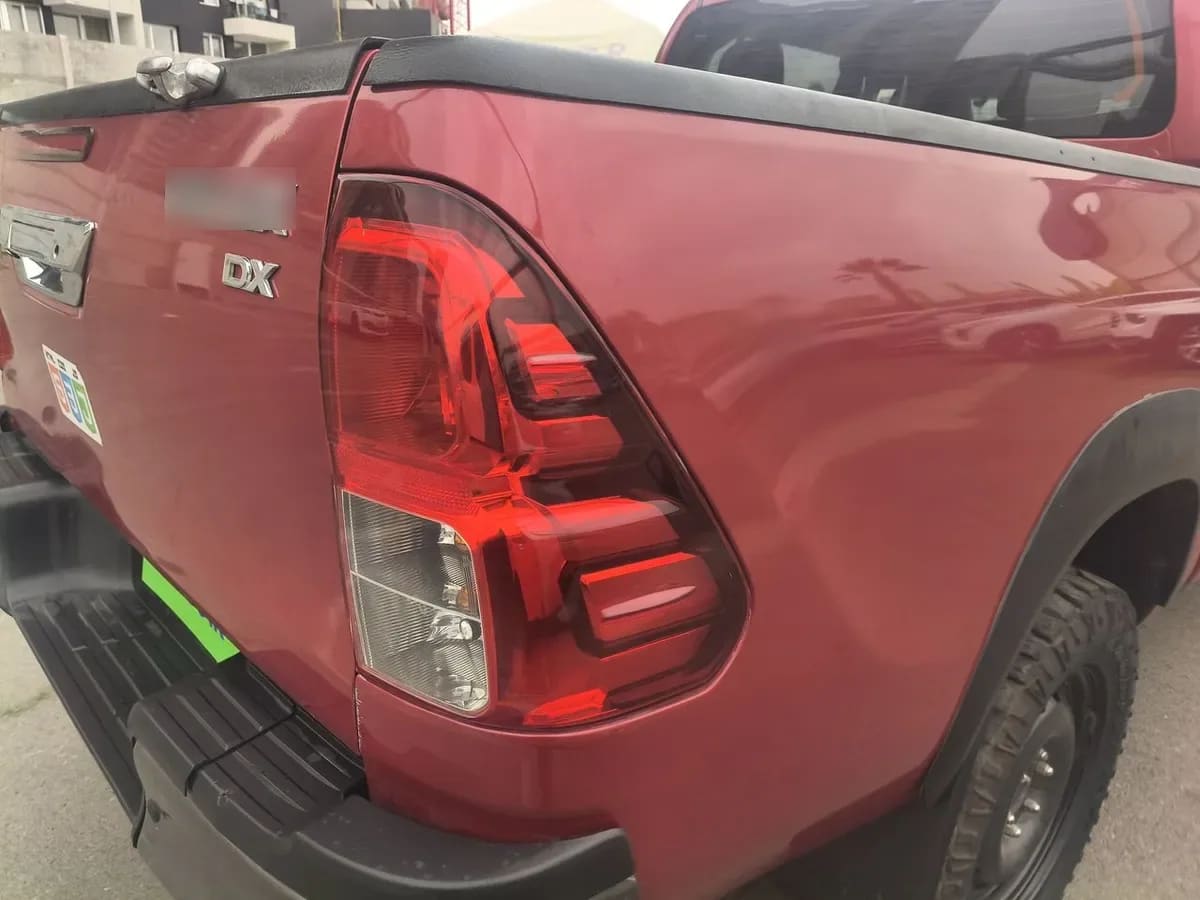 Toyota Hilux 2.4 Dx Diesel 4x4 Dob. Cab. 7ab Mt 4p año 2023