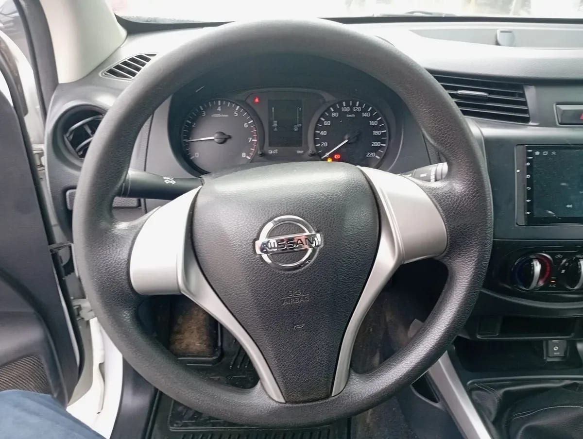 Nissan Np300 2.5 S 4x2 Dob. Cab. Mt 4p año 2018