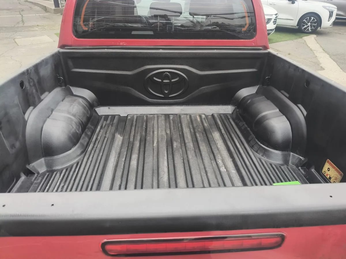 Toyota Hilux 2.4 Dx Diesel 4x4 Dob. Cab. 7ab Mt 4p año 2023