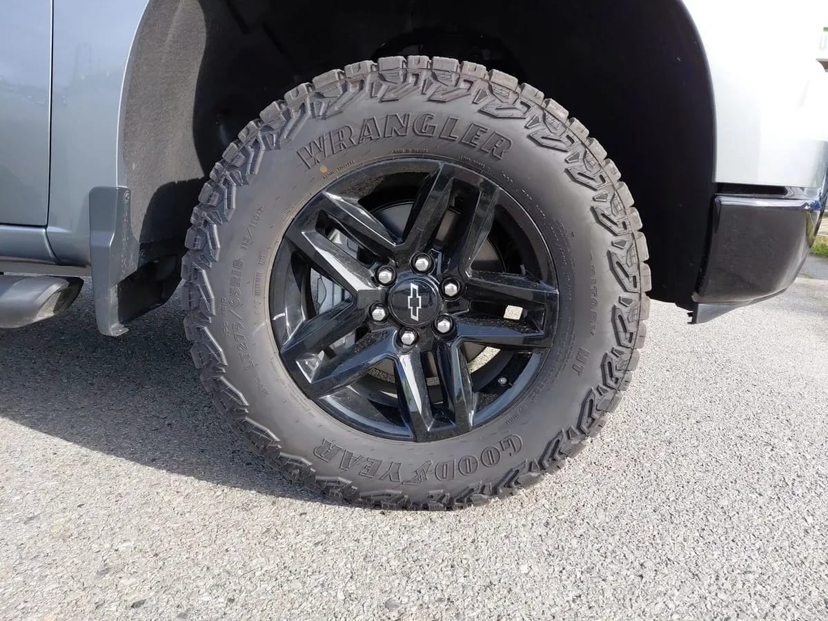 Chevrolet Silverado 5.3 Lt Trail Boss Z71 4x4 At 4p año 2026