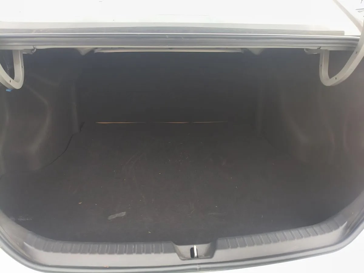 Toyota Yaris 1.5 Gli 4x2 Sdn Mt 4p año 2021