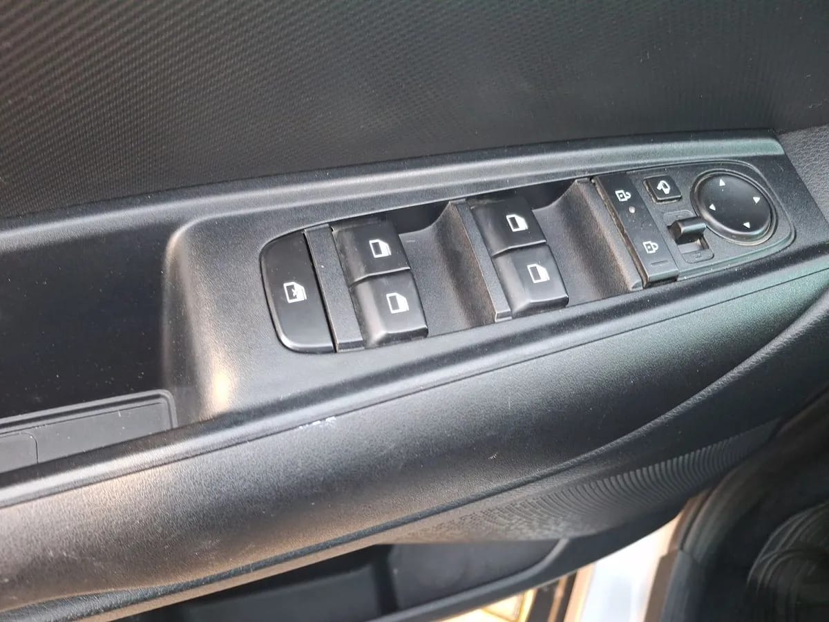 Kia Sonet 1.5 Ex 4x2 Ivt Ri At 5p año 2025