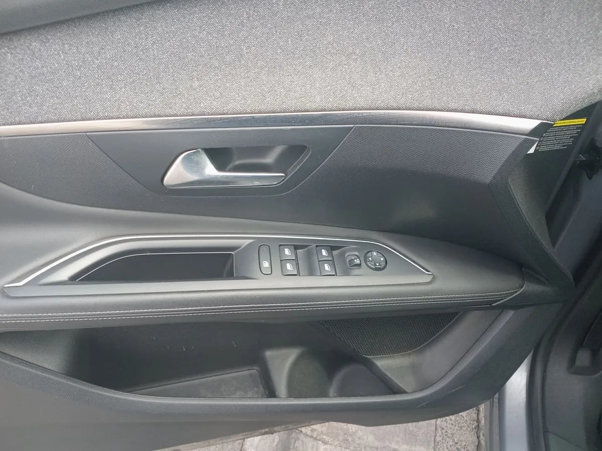 Peugeot 3008 1.5 Allure Bluehdi 4x2 130 Eat8 5p año 2020