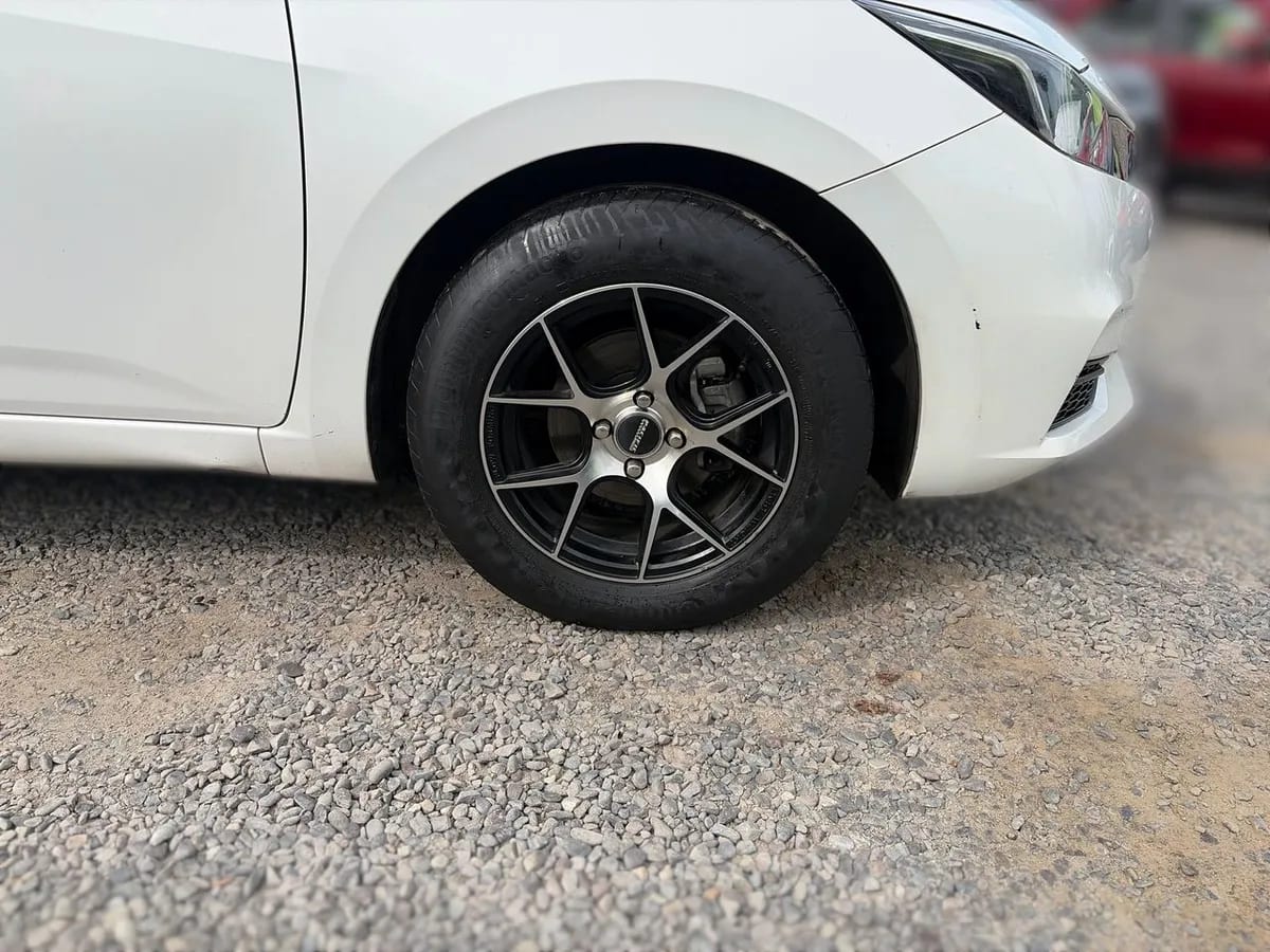 Nissan Versa 1.6 Sense 4x2 Mt 4p año 2023