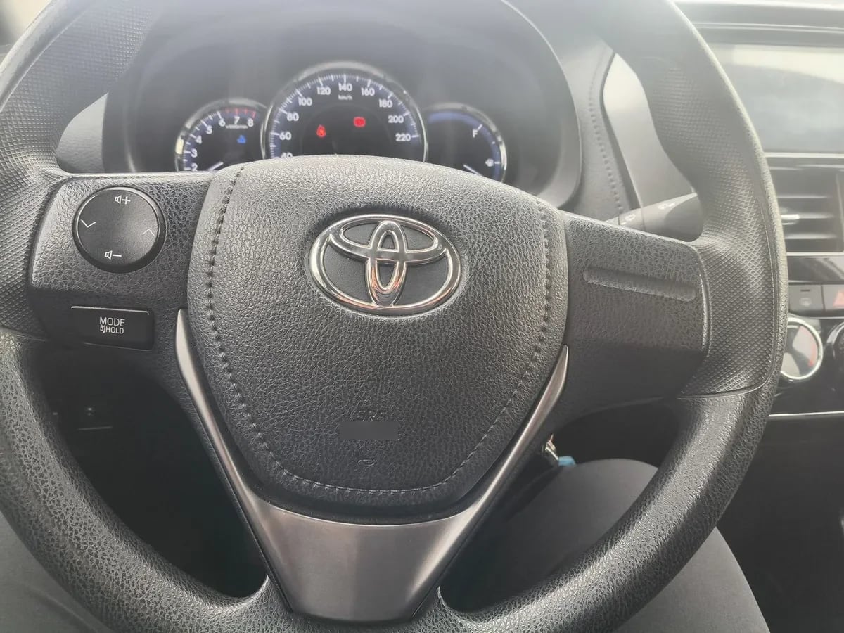 Toyota Yaris 1.5 Gli 4x2 Sdn Mt 4p año 2021