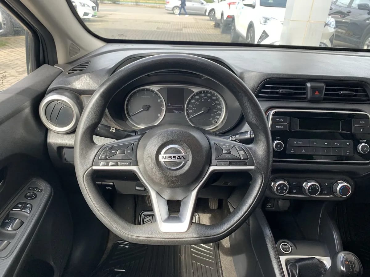 Nissan Versa 1.6 Sense 4x2 Mt 4p año 2022