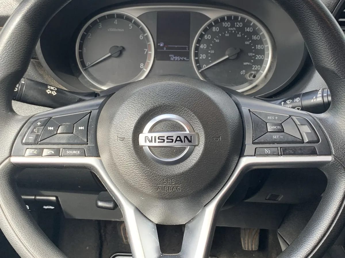 Nissan Versa 1.6 Sense 4x2 Mt 4p año 2022