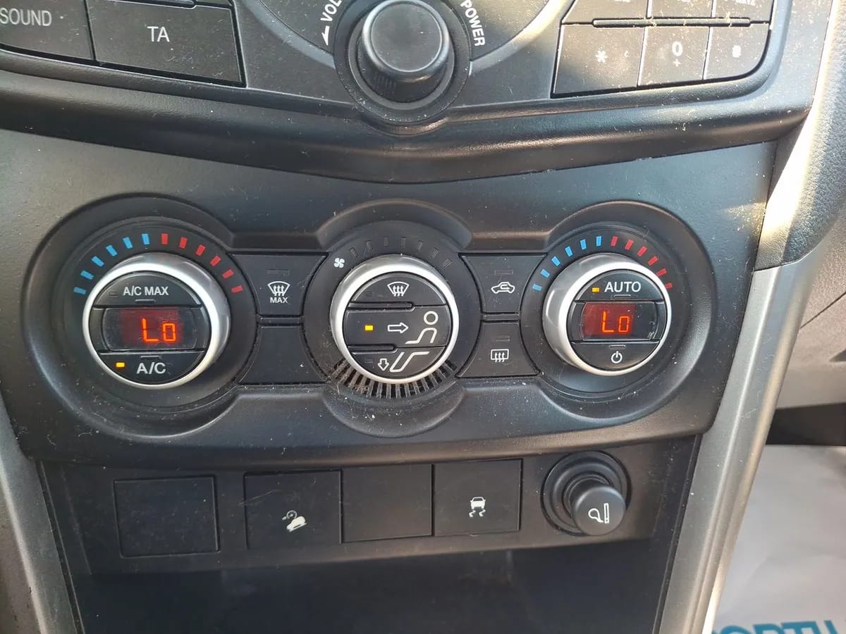 Mazda Bt-50 3.2 Sdx High Dob. Cab. Diesel 4x4 6at 4p año 2022