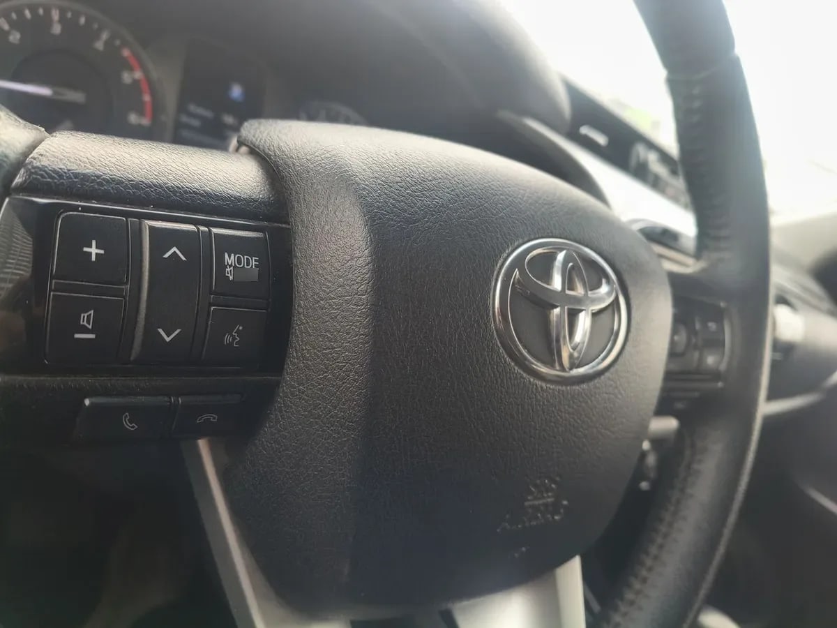 Toyota Hilux 2.8 Srv Diesel 4x4 Dob. Cab. At 4p año 2024