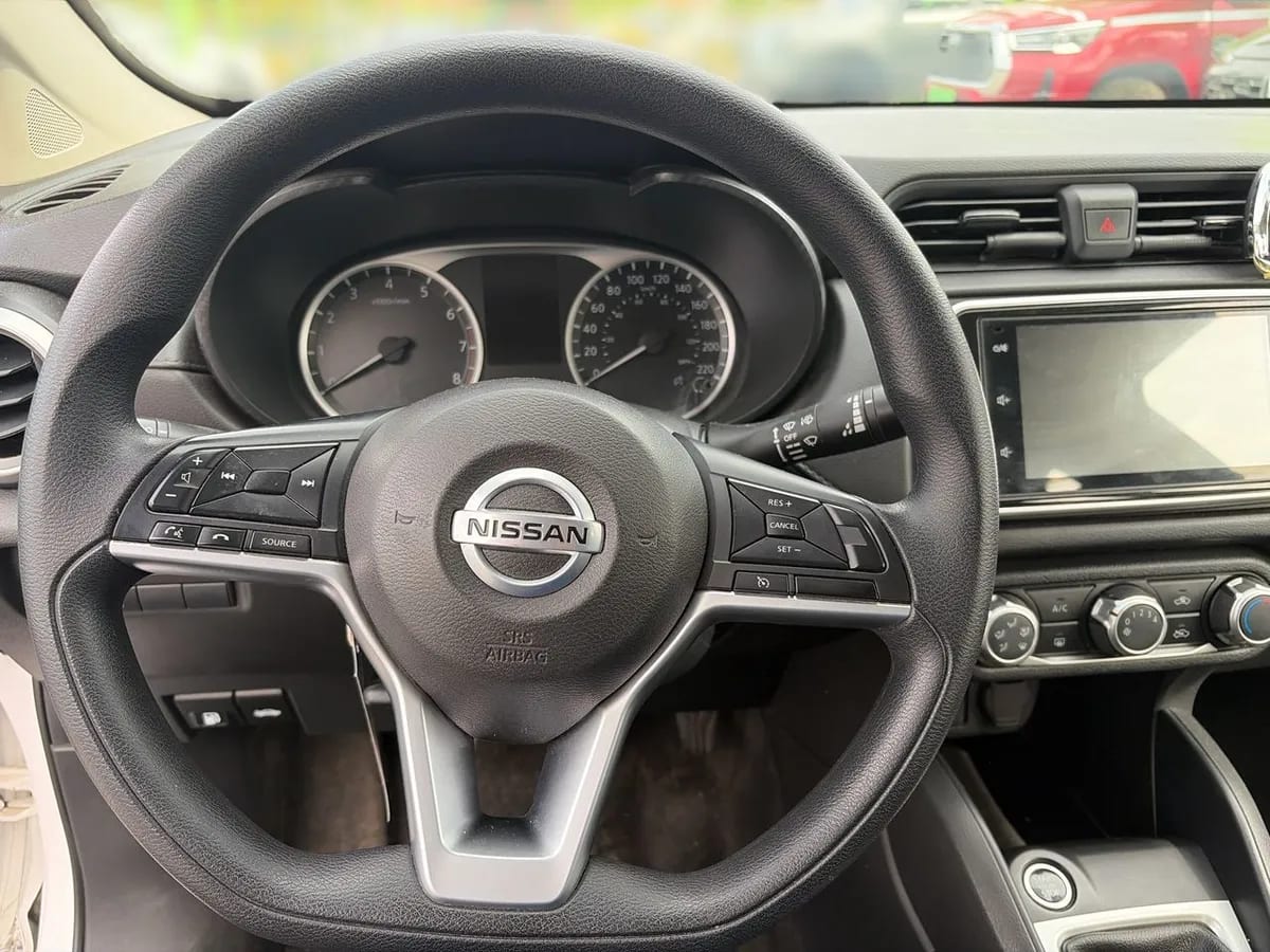 Nissan Versa 1.6 Sense 4x2 Mt 4p año 2023
