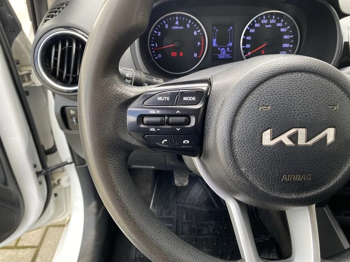 Kia Soluto 1.4 Lx 4x2 Mt 4p año 2022