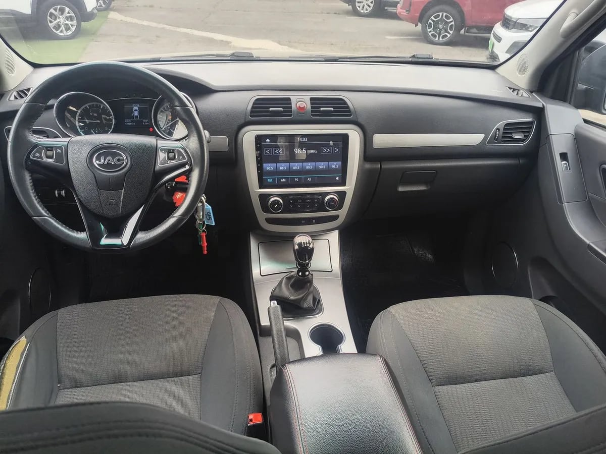 JAC T6 2.0 Comfort Diesel Dob. Cab. 4x2 Mt 4p año 2023