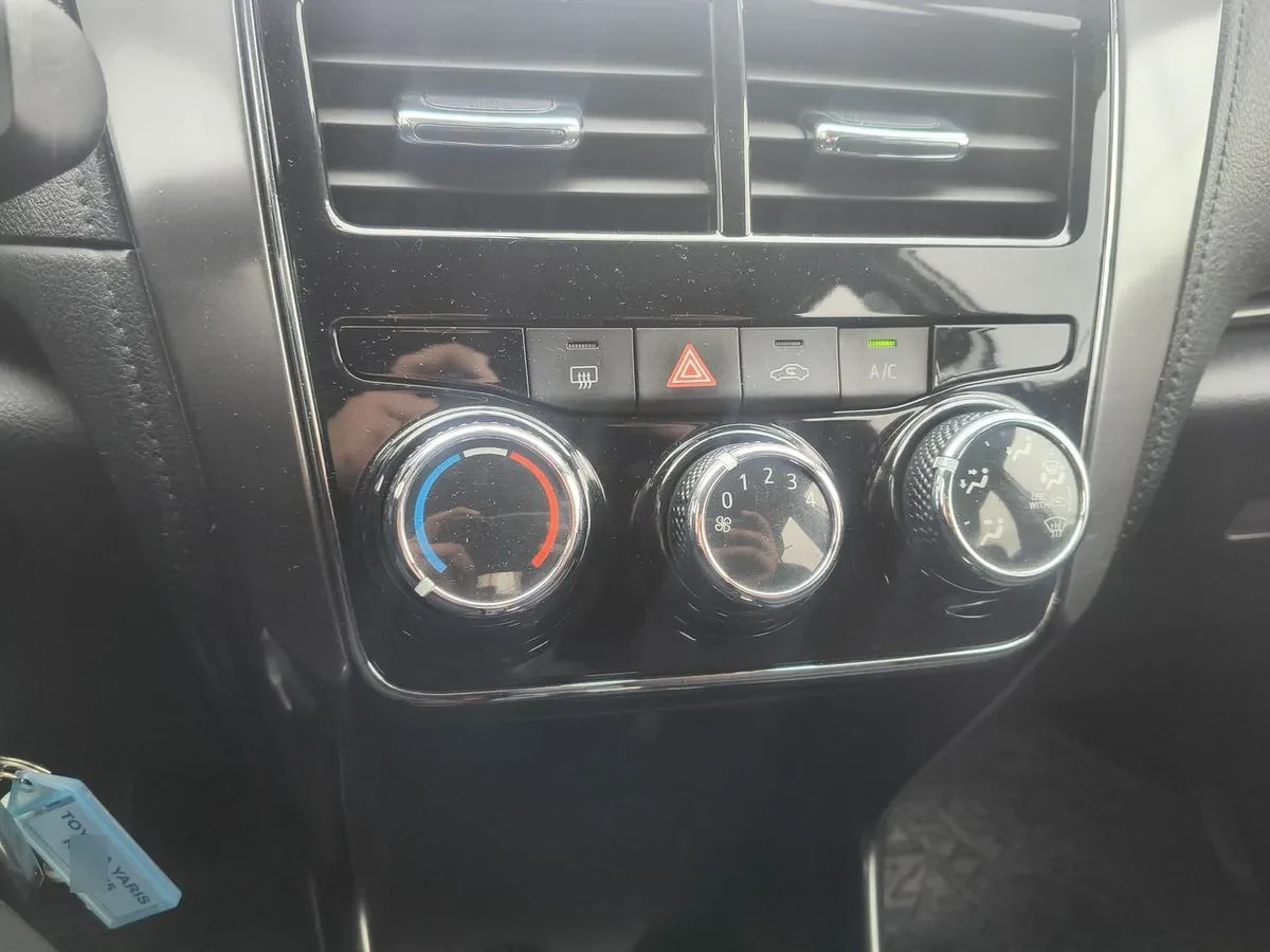 Toyota Yaris 1.5 Gli 4x2 Sdn Mt 4p año 2021