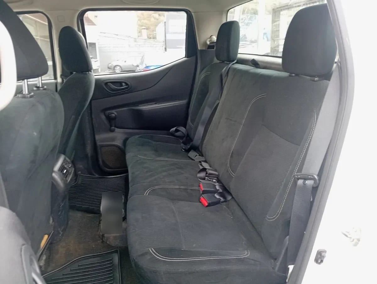Nissan Np300 2.5 S 4x2 Dob. Cab. Mt 4p año 2018