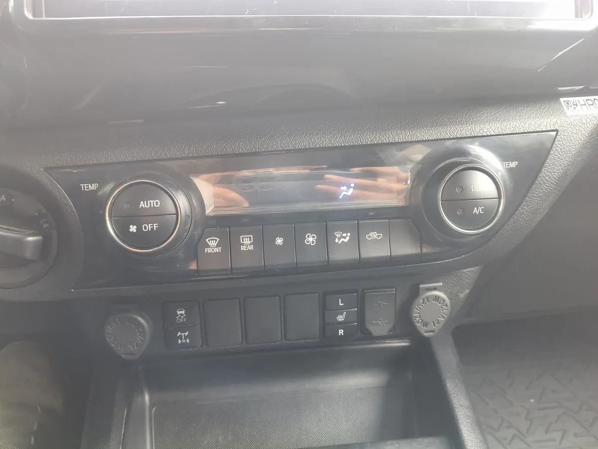 Toyota Hilux 2.8 Srv Diesel 4x4 Dob. Cab. At 4p año 2024