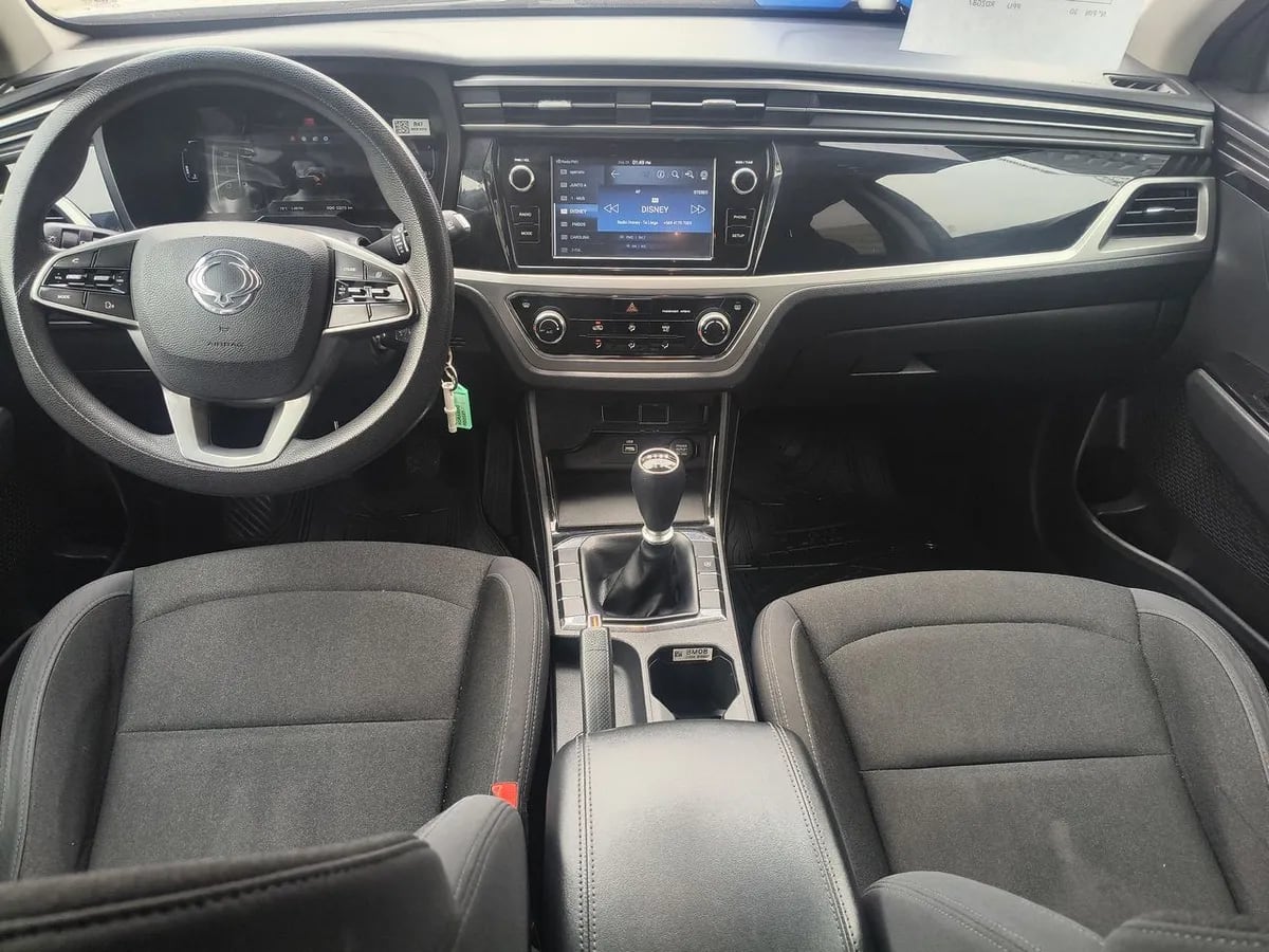 Ssangyong Korando 1.5 Lx Cg100 4x2 Mt 5p año 2021