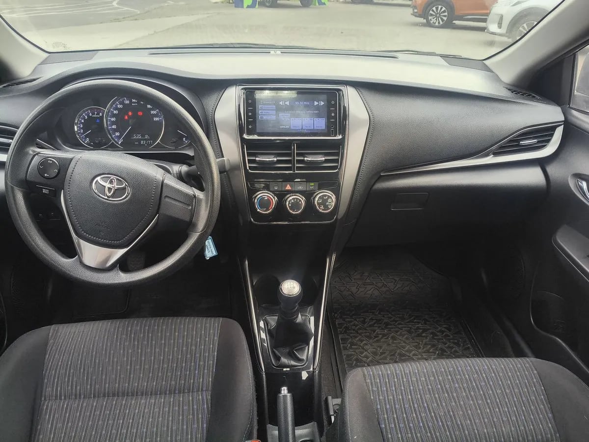 Toyota Yaris 1.5 Gli 4x2 Sdn Mt 4p año 2021