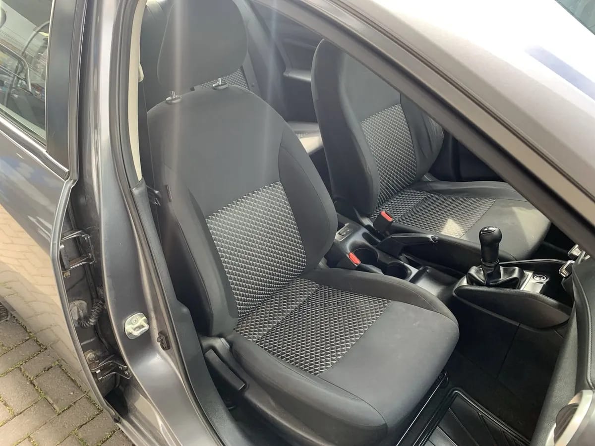 Nissan Versa 1.6 Sense 4x2 Mt 4p año 2022