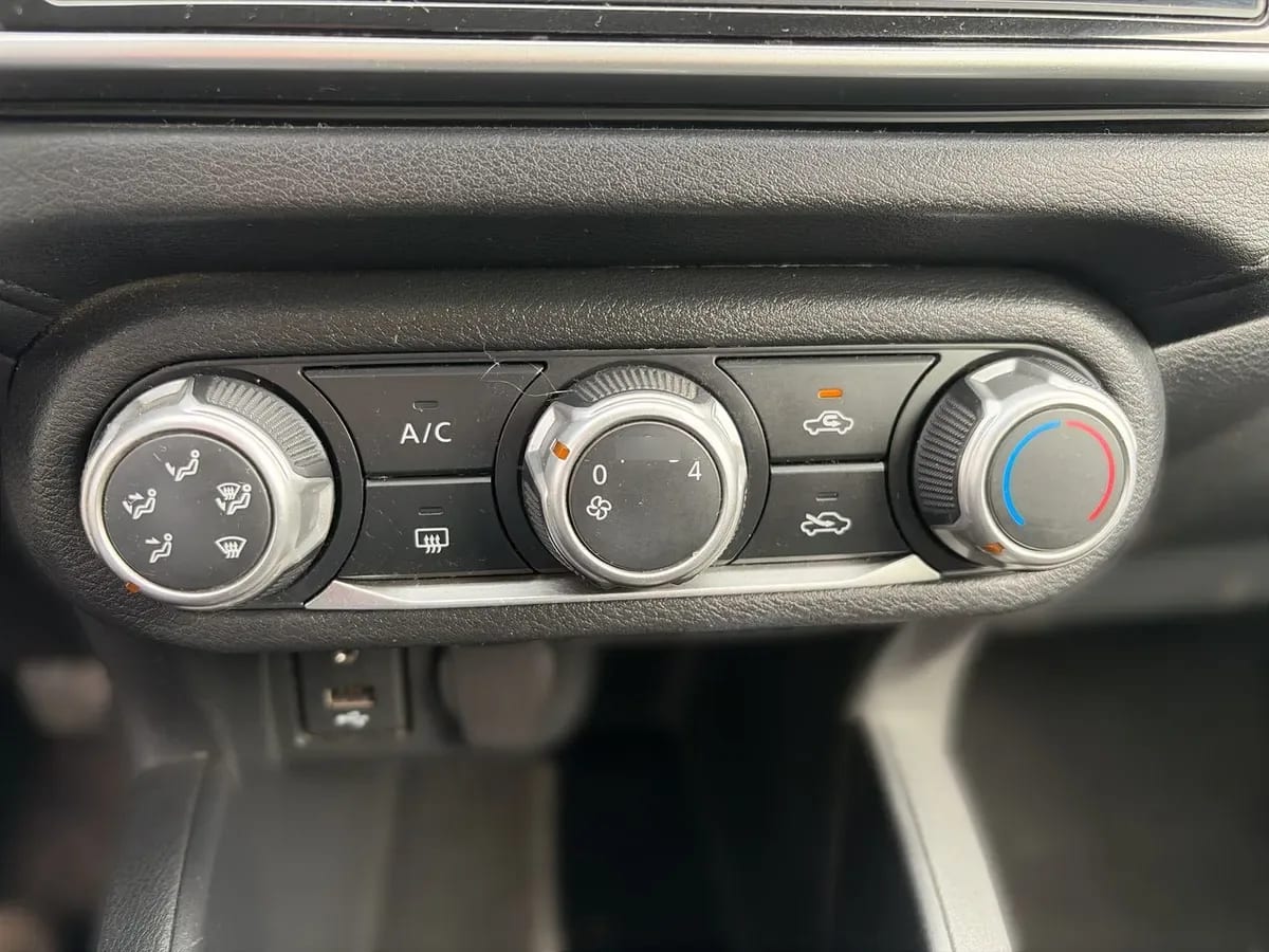 Nissan Versa 1.6 Sense 4x2 Mt 4p año 2023