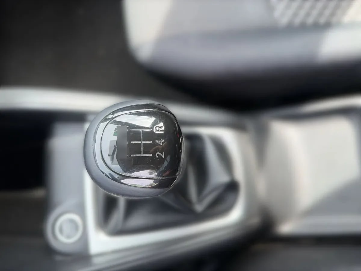 Nissan Versa 1.6 Sense 4x2 Mt 4p año 2023