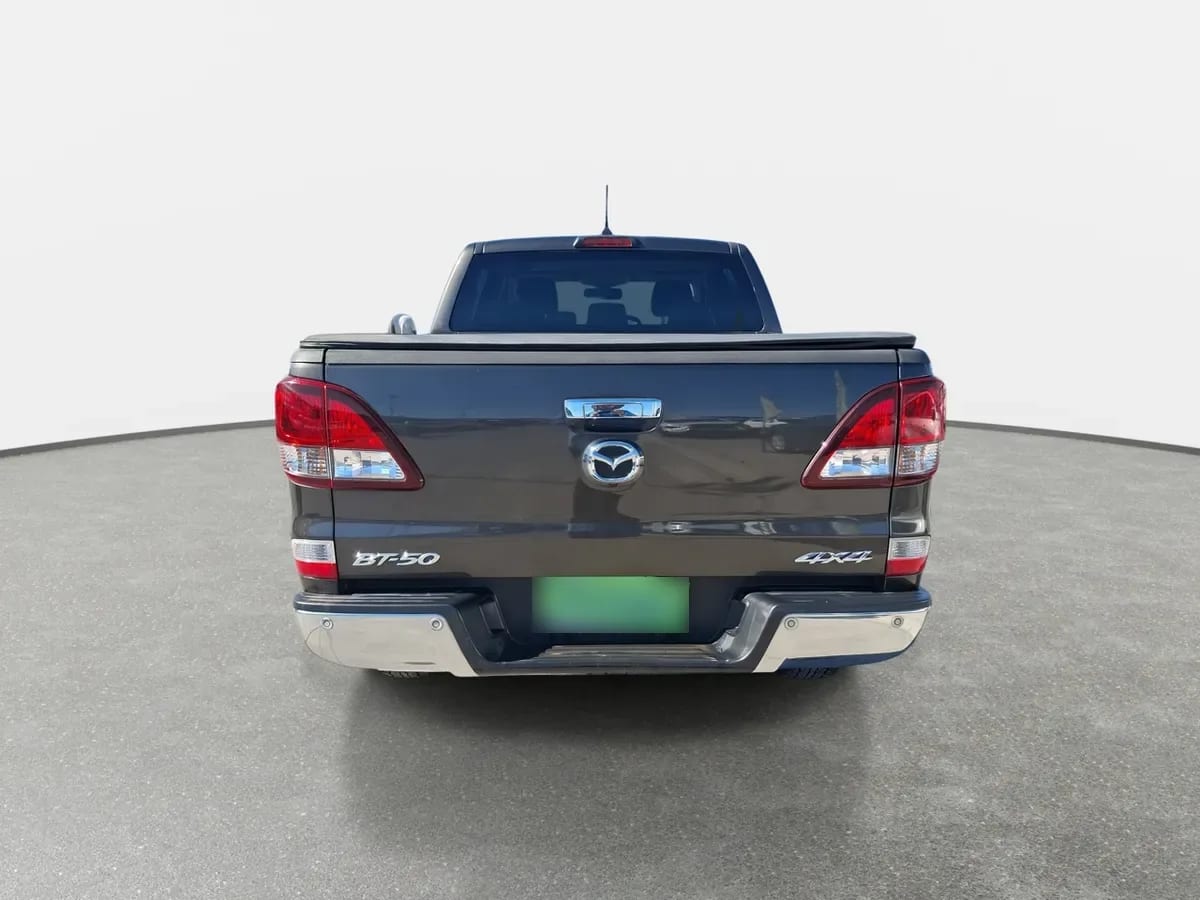 Mazda Bt-50 3.2 Sdx High Dob. Cab. Diesel 4x4 6at 4p año 2022
