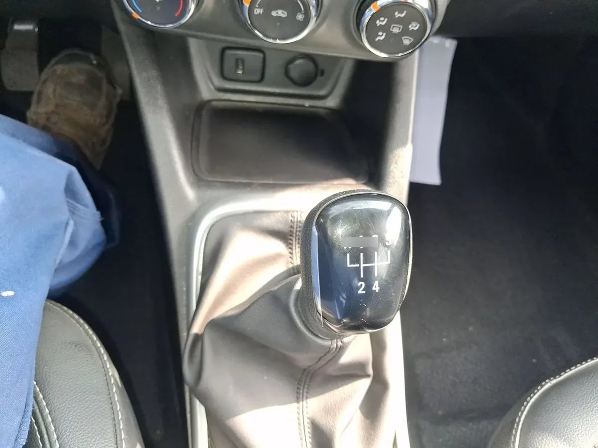 Chevrolet Tracker 1.2t Ltz P2 Fwd Mt 5p año 2023