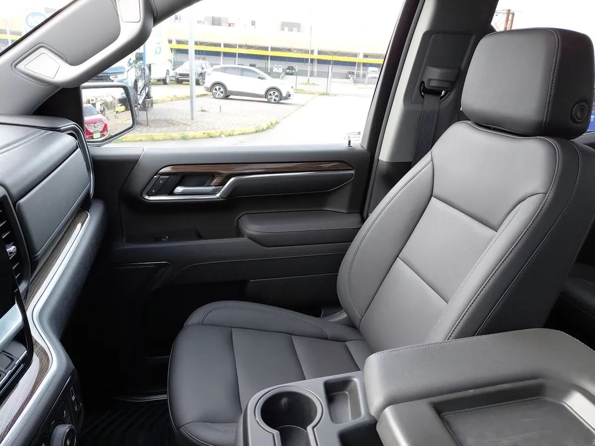 Chevrolet Silverado 5.3 Lt Trail Boss Z71 4x4 At 4p año 2026