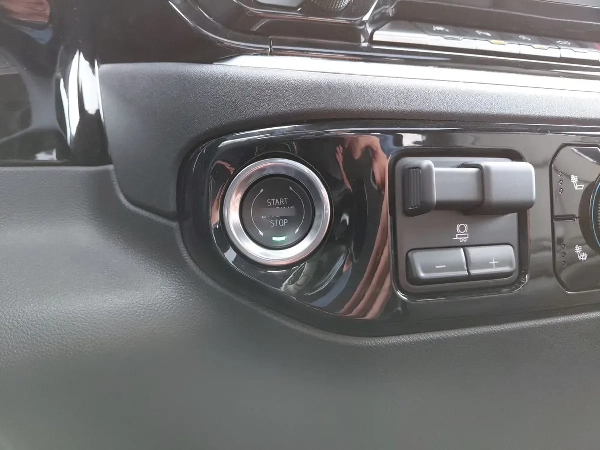Chevrolet Silverado 5.3 Lt Trail Boss Z71 4x4 At 4p año 2026